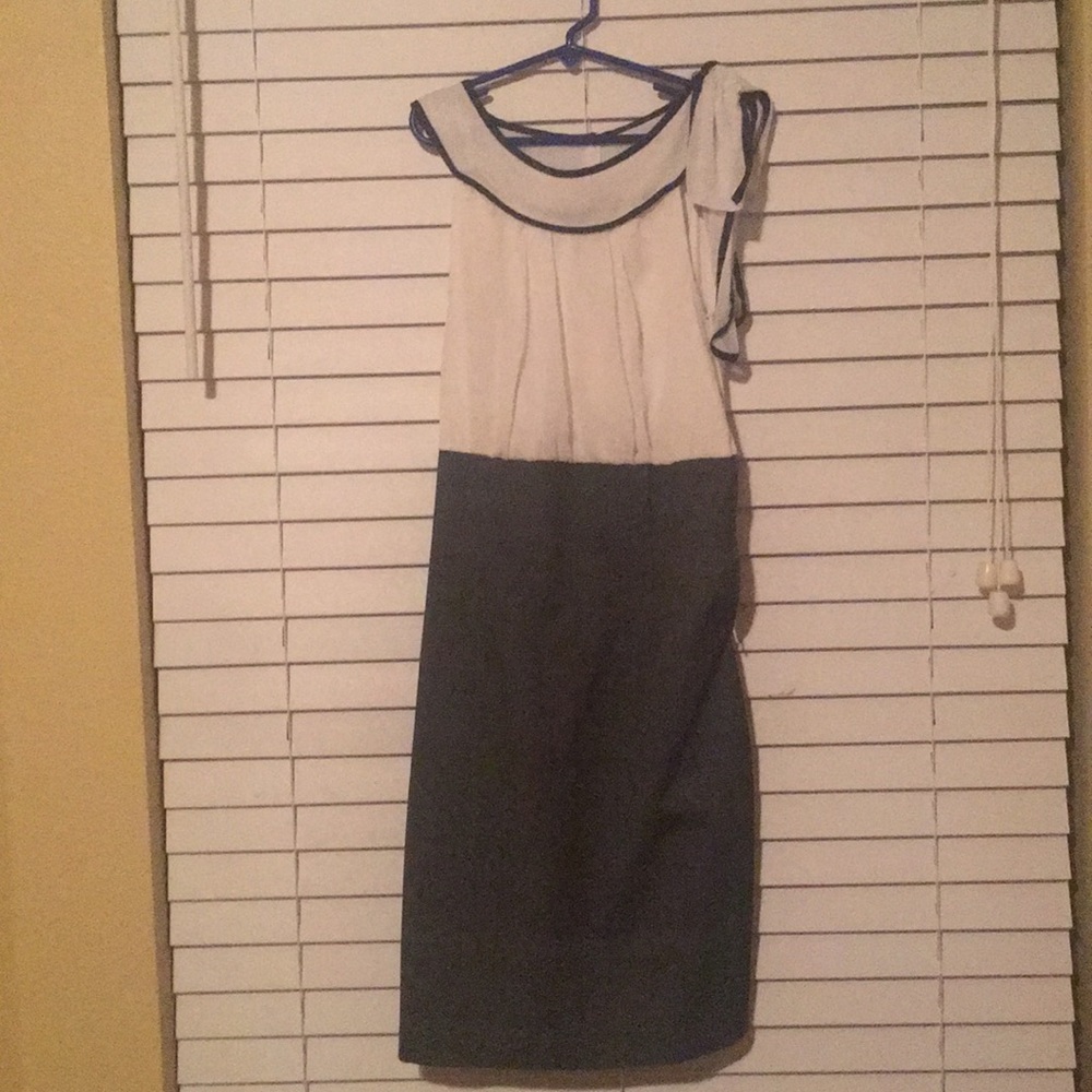 Gray and white bow on the shoulder formal dress